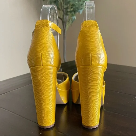 Kenneth Cole New York Women's Tatum Platform Pumps. - Picture 7 of 14